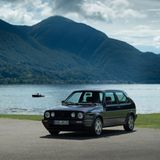 VW Golf Fire & Ice Modell in der Natur vor einem See