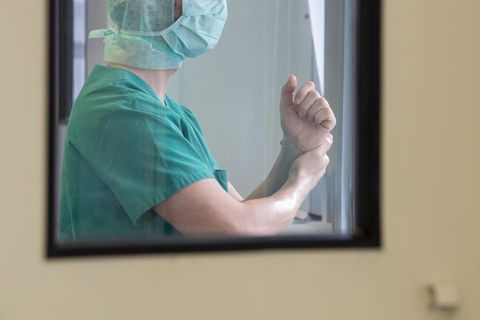 Nach Operationen vermuten Patienten besonders häufig einen Behandlungsfehler. (Symbolbild) Foto: Marijan Murat/dpa