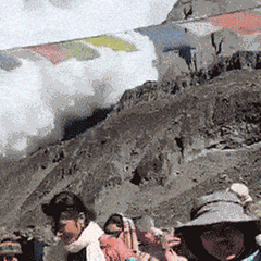 Schneelawine begräbt Zeltlager – Touristen geraten in Panik