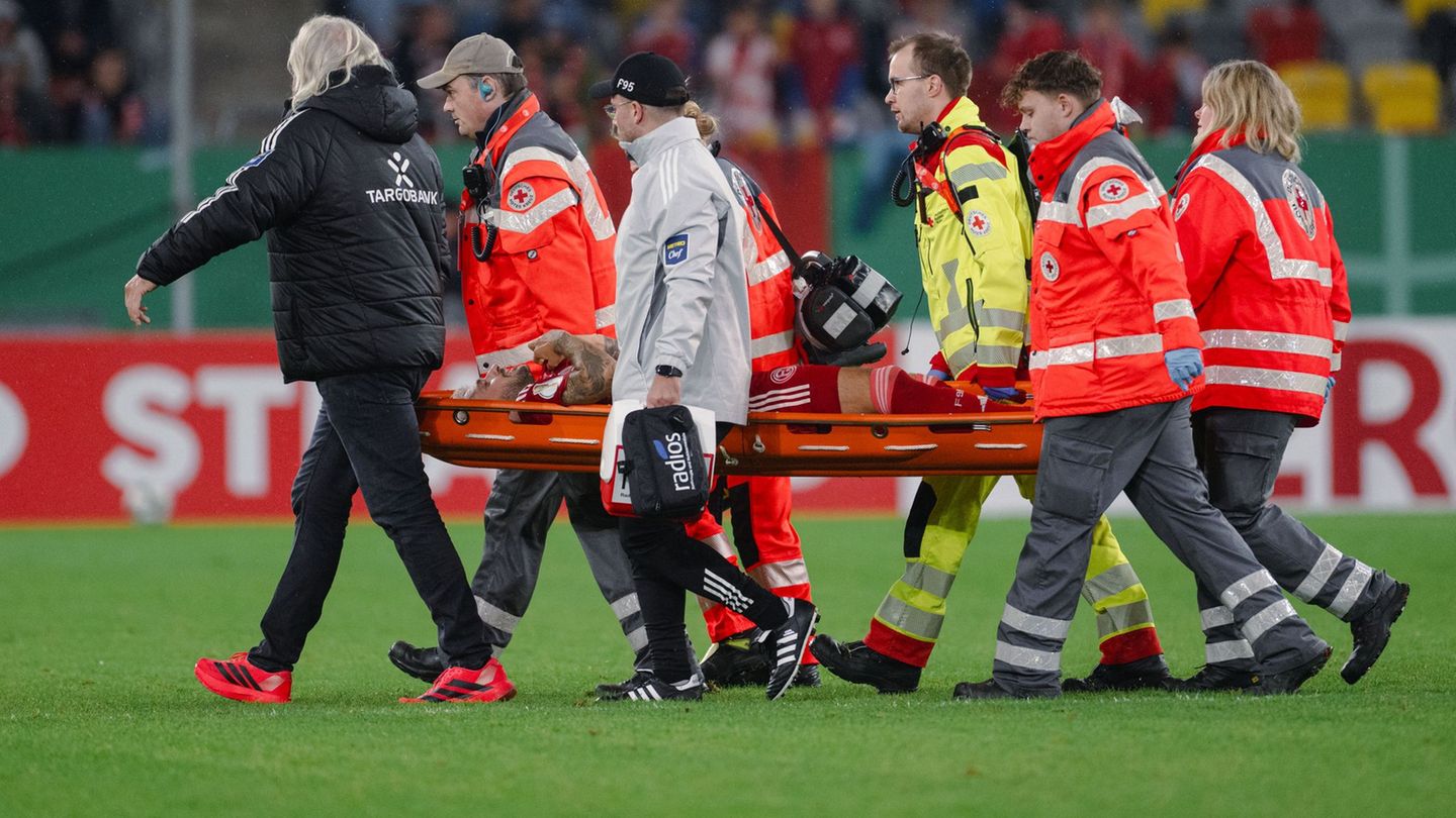 Matthias Zimmermann wurde noch während des Spiels ins Krankenhaus eingeliefert. Foto: Marius Becker/dpa Matthias Zimmermann wurde noch während des Spiels ins Krankenhaus eingeliefert. Foto: Marius Becker/dpa