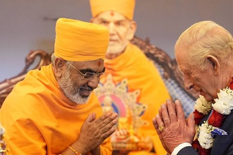 König Charles bei seinem Besuch im Neasden-Tempel.