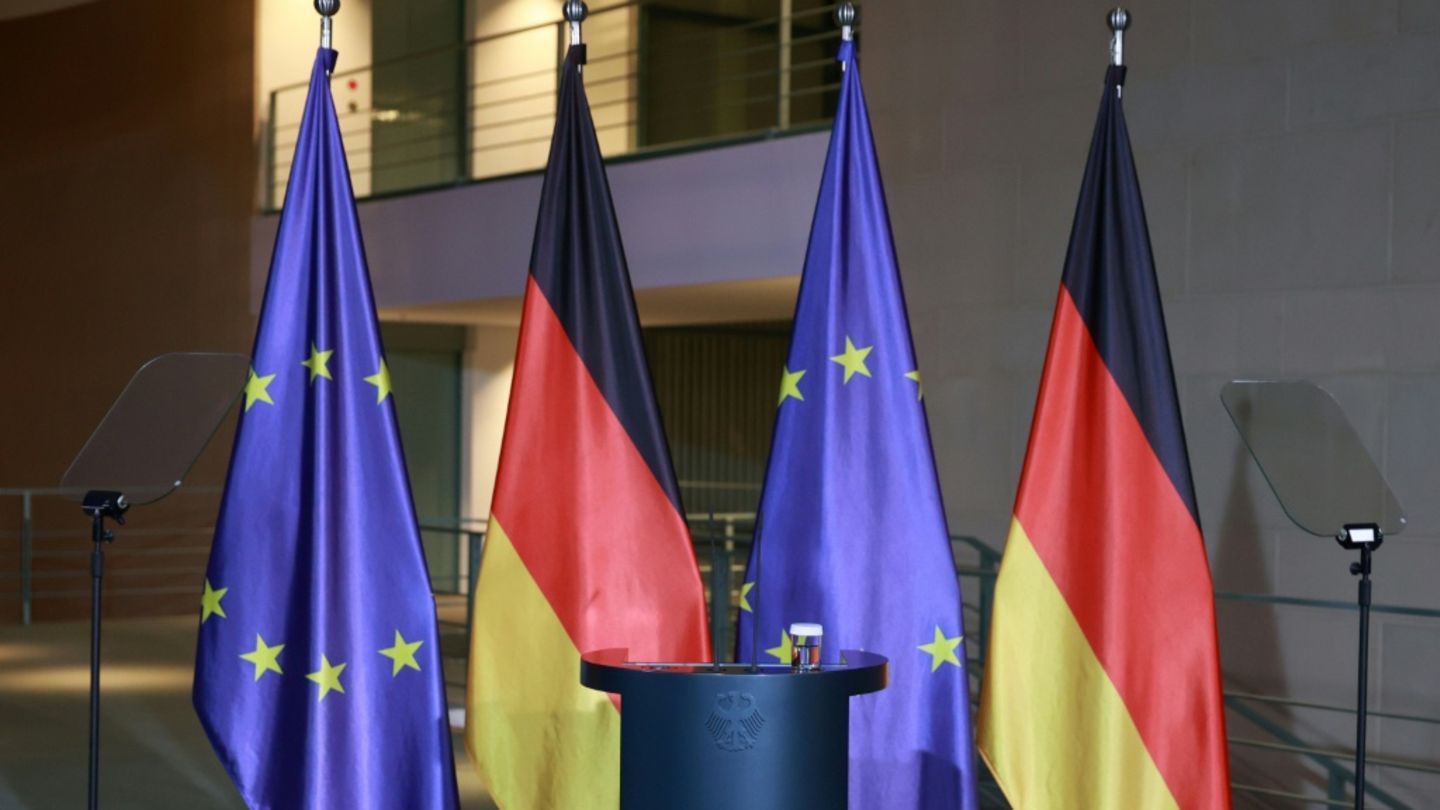 EU- und deutsche Flaggen EU- und deutsche Flaggen