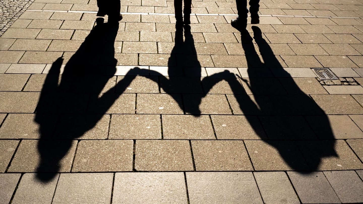 Immer mehr junge Menschen in Thüringen brauchen Erziehungshilfen. Besonders betroffen: Kleinkinder und Kinder im Grundschulalter Immer mehr junge Menschen in Thüringen brauchen Erziehungshilfen. Besonders betroffen: Kleinkinder und Kinder im Grundschulalter