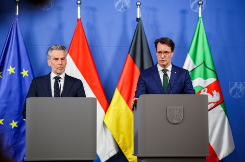 NRW-Ministerpräsident Hendrik Wüst (CDU) freut sich auf die Zusammenarbeit mit dem voraussichtlichen neuen niederländischen Mini