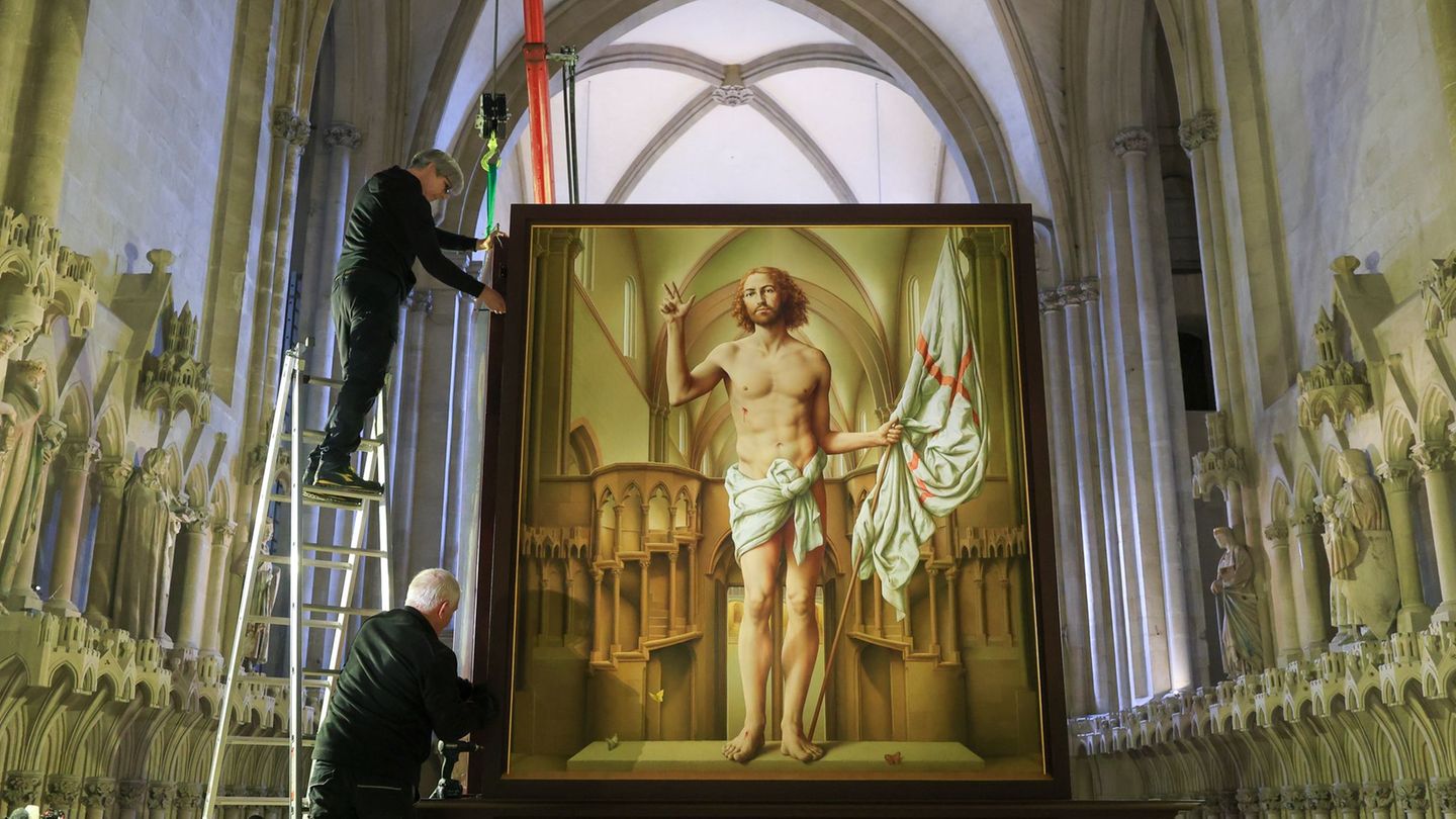 Ein Restauratorenteam demontiert den Cranach-Triegel-Altar im Naumburger Dom für den Transport nach Rom. Foto: Jan Woitas/dpa Ein Restauratorenteam demontiert den Cranach-Triegel-Altar im Naumburger Dom für den Transport nach Rom. Foto: Jan Woitas/dpa