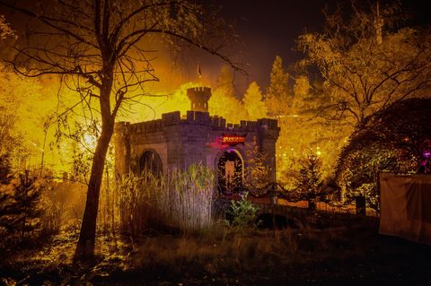 Heidepark Soltau – ein ganzer Gruselmonat Am 1. November enden im Freizeitpark in Niedersachsen vier Gruselwochen. Die Fahrgeschäfte verwandeln sich in schaurige Attraktionen. Dazu kommt ein Mittelaltermarkt und eine "Süßes-oder-Saures-Rallye"