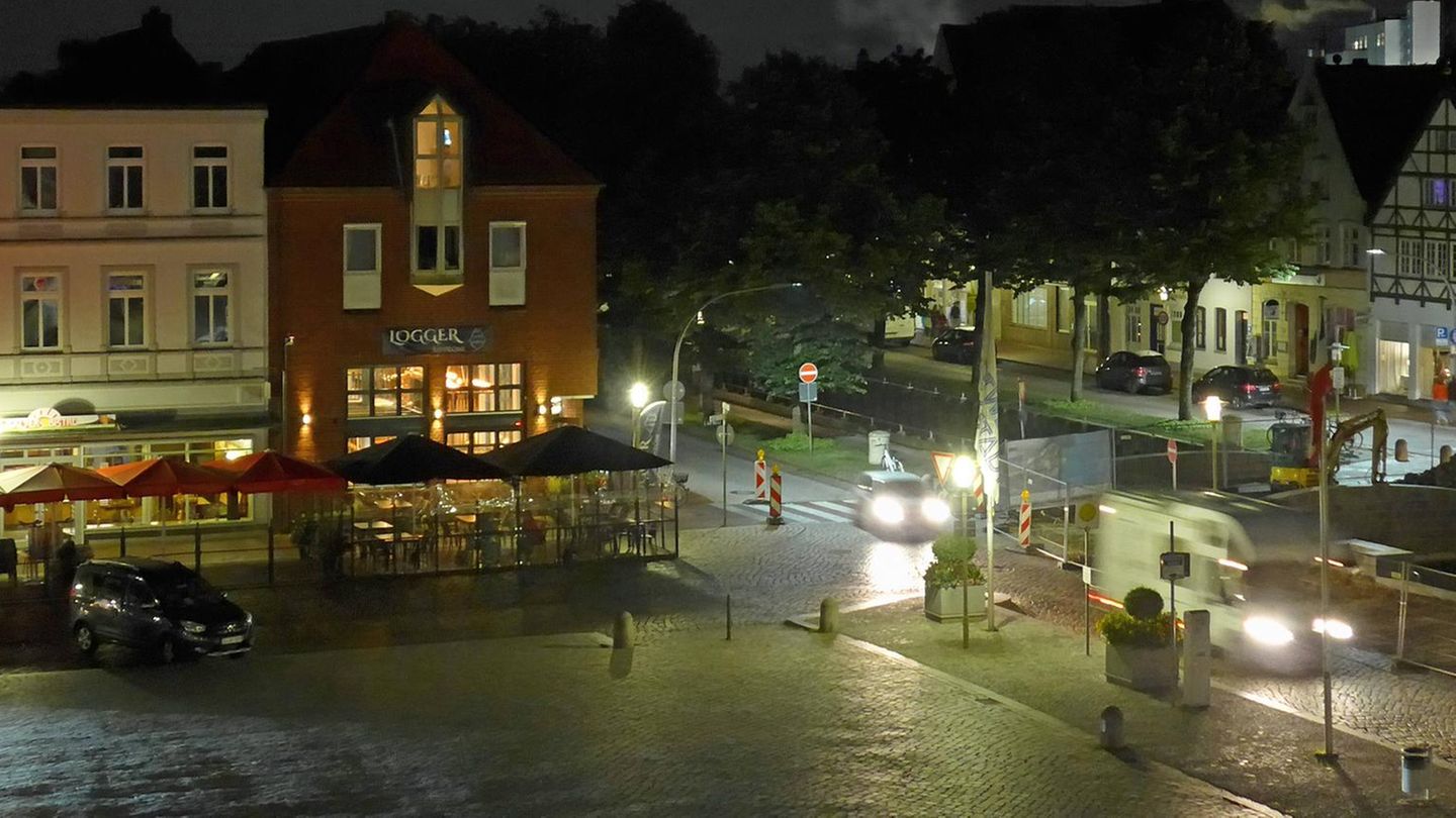 Glückstadt, Schleswig-Holstein: Schauriger Henker-Rundgang  Mit seinen historischen Renaissancebauten drängt sich Glücksstadt regelrecht auf für ein Abtauchen in die Vergangenheit. Ab 19.30 Uhr startet daher an der Stadtkirche eine Führung zu den gruseligen Seiten – zu Gefängnissen, Hinrichtungen und Foltermethoden. Eine Anmeldung wird empfohlen