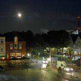 Mit seinen historischen Renaissancebauten drängt sich Glücksstadt regelrecht auf für ein Abtauchen in die Vergangenheit. Ab 19.30 Uhr startet daher an der Stadtkirche eine Führung zu den gruseligen Seiten – zu Gefängnissen, Hinrichtungen und Foltermethoden. Eine Anmeldung wird empfohlen