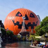 Auch an der deutsch-französischen Grenze wird sich nicht nur einem Tag gegruselt, sondern fast fünf Wochen lang. In dem Freizeitpark gibt es eine der beliebtesten Halloween-Veranstaltungen im ganzen Land. Die "Horror Nights" gehen vom 27. September bis zum  2. November. Eigentlich ist es ein Familienevent, doch beim "Traumatica – Festival of Fear" mit rund 150 Horror-Darstellern geht es deutlich erwachsener zu
