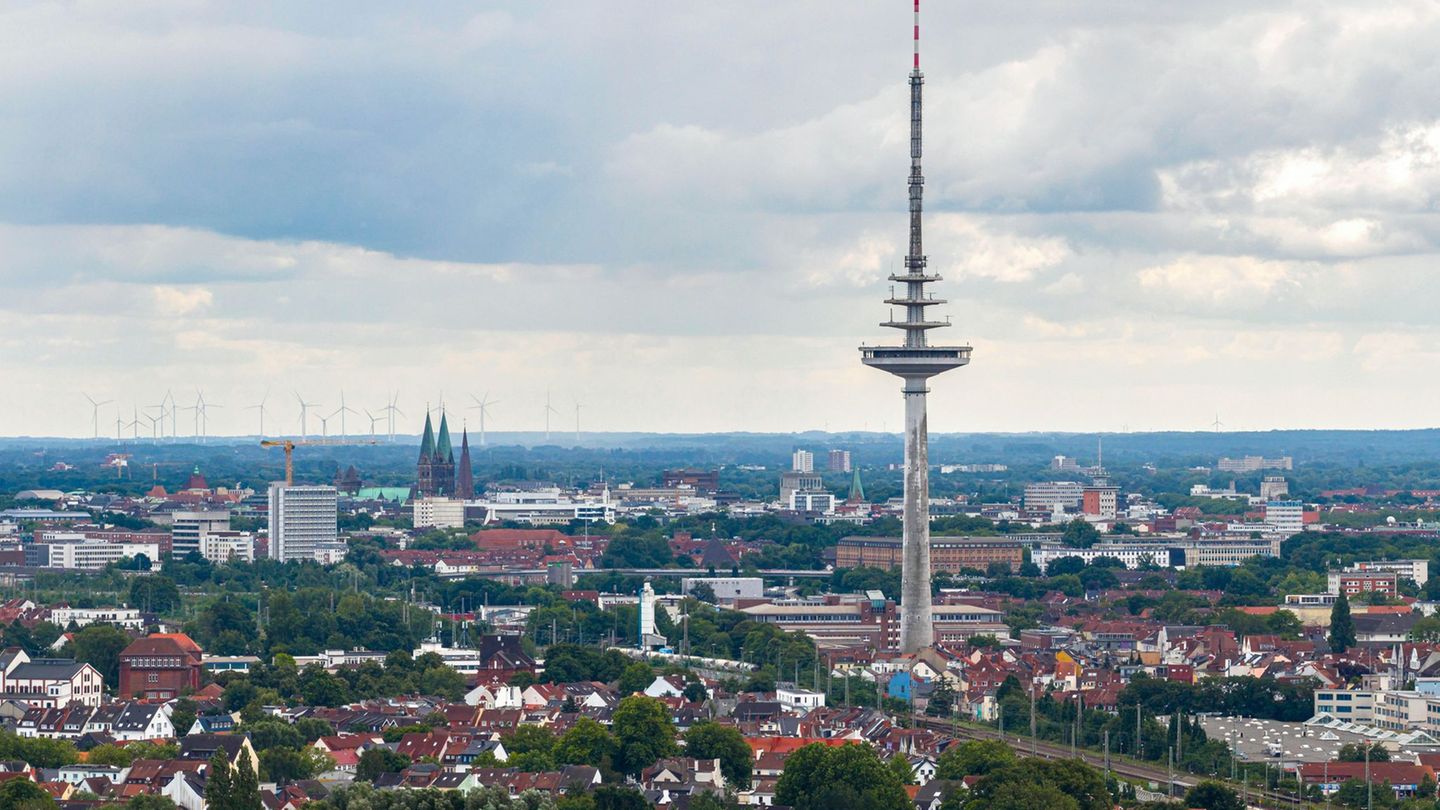 Der Oktober in Bremen war oft wolkenverhangen. (Archivbild) Foto: Sina Schuldt/dpa Der Oktober in Bremen war oft wolkenverhangen. (Archivbild) Foto: Sina Schuldt/dpa