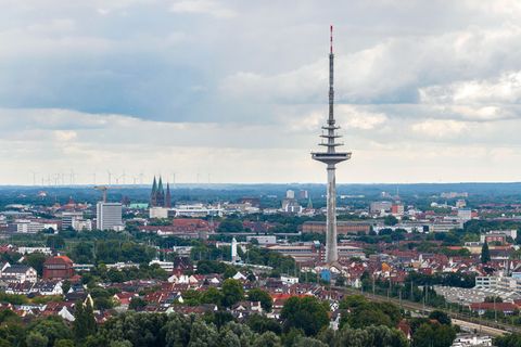 Der Oktober in Bremen war oft wolkenverhangen. (Archivbild) Foto: Sina Schuldt/dpa