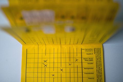 Eine frühe Impfung gegen Meningokokken ist in Deutschland Standard. Foto: Sophia Kembowski/dpa/dpa-tmn