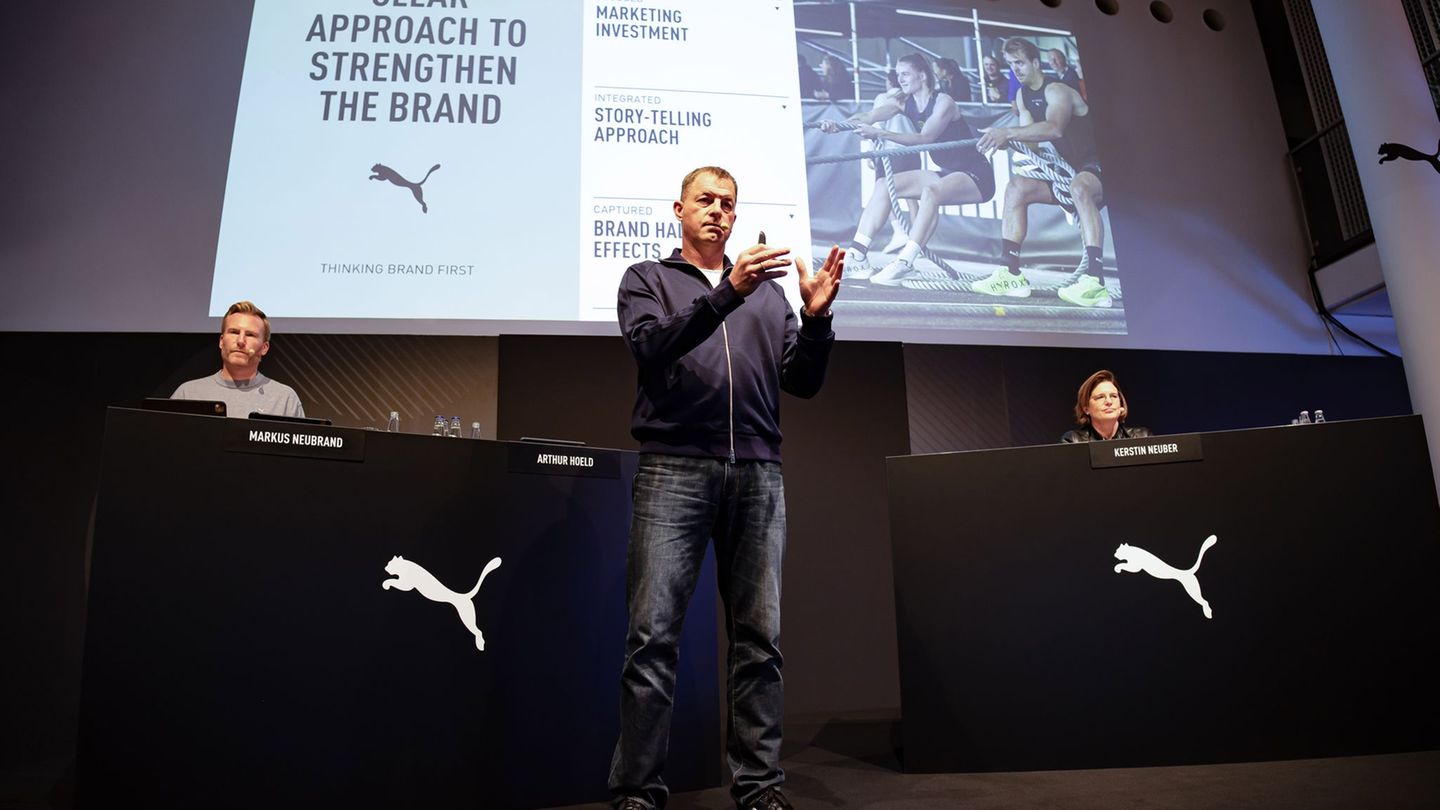 Beim Sportartikelhersteller Puma wird mit dem eisernen Besen gekehrt. Foto: Daniel Löb/dpa Beim Sportartikelhersteller Puma wird mit dem eisernen Besen gekehrt. Foto: Daniel Löb/dpa