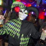 Auf gleich zehn Ebenen feiert die Hauptstadt im Kesselhaus in der Kulturbrauerei einer der größten Halloween-Partys des Landes, wenn die größte. Und auch nicht nur einen Abend, sondern gleich zwei Tage. Eintritt allerdings erst ab 18