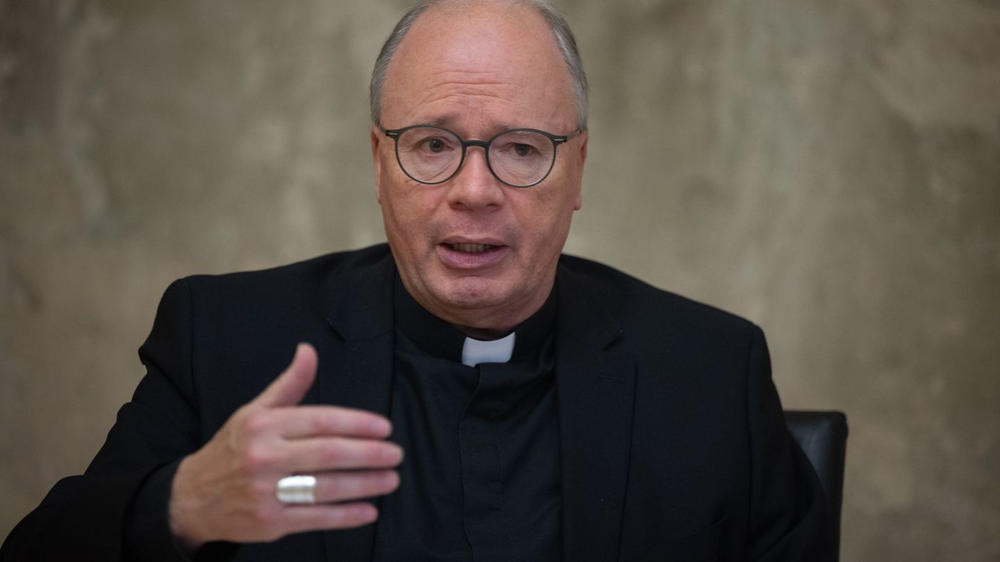 Bischof Ackermann bittet um Verzeihung (Archivbild) Foto: Harald Tittel/dpa Bischof Ackermann bittet um Verzeihung (Archivbild) Foto: Harald Tittel/dpa