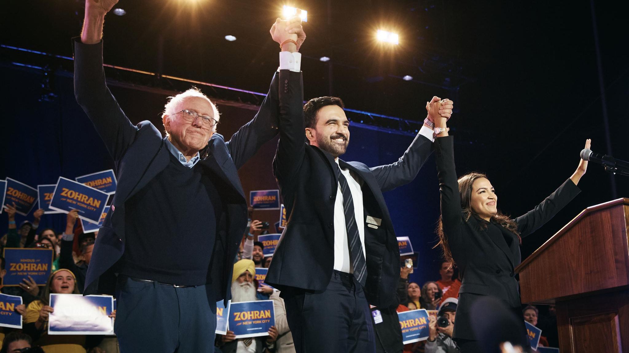 Bürgermeisterwahl in New York: Das neue linke Traumtrio: Bernie Sanders (l.), Zohran Mamdani (M.) und Alexandria Ocasio-Cortez (r.) Das neue linke Traumtrio: Bernie Sanders (l.), Zohran Mamdani (M.) und Alexandria Ocasio-Cortez (r.)