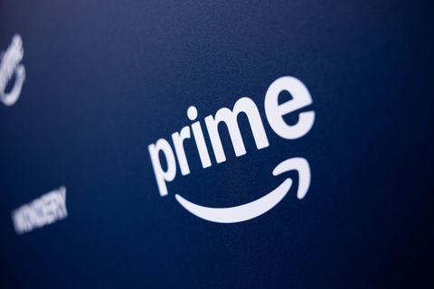 Mitglieder von Amazon haben verschiedene Vorteile wie kostenlosen Versand und Streaming-Angebote für Filme und Serien. Dies kost