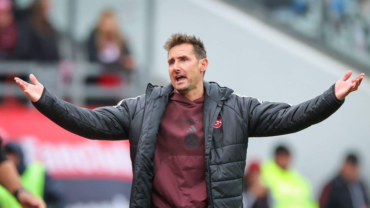 Trainer Miroslav Klose steht mit seinen Nürnbergern unter Druck. (Archivfoto) Foto: Daniel Karmann/dpa Trainer Miroslav Klose steht mit seinen Nürnbergern unter Druck. (Archivfoto) Foto: Daniel Karmann/dpa