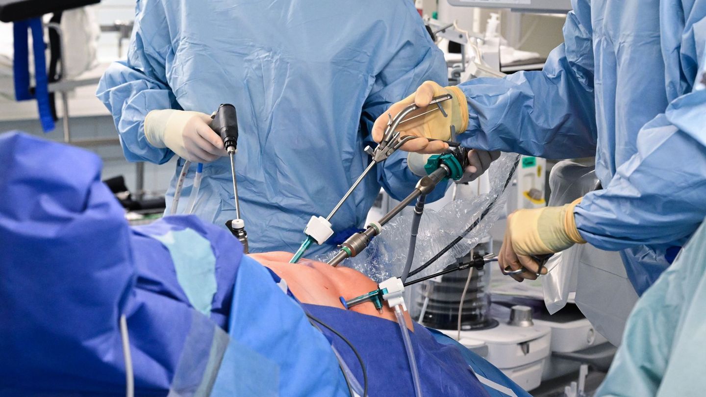 Behandlungsfehler führen laut dem Medizinischen Dienst zu Kosten in Milliardenhöhe. (Symbolbild) Foto: Bernd Weißbrod/dpa Behandlungsfehler führen laut dem Medizinischen Dienst zu Kosten in Milliardenhöhe. (Symbolbild) Foto: Bernd Weißbrod/dpa