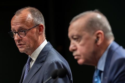 Türkei-Besuch: Meinungsverschiedenheiten beim Thema Gaza und Israel: Bundeskanzler Friedrich Merz (l.) und Präsident Recep Tayyip Erdogan Meinungsverschiedenheiten beim Thema Gaza und Israel: Bundeskanzler Friedrich Merz (l.) und Präsident Recep Tayyip Erdogan