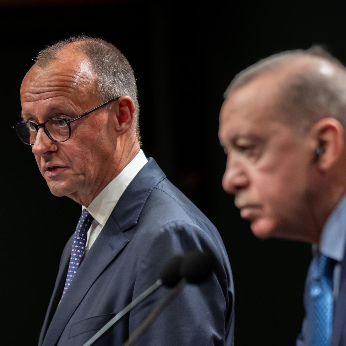 Meinungsverschiedenheiten beim Thema Gaza und Israel: Bundeskanzler Friedrich Merz (l.) und Präsident Recep Tayyip Erdogan