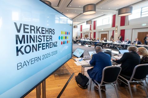 Beim Deutschlandticket stellte die Verkehrsministerkonferenz die Weichen für einen Preismechanismus, der ab 2027 gelten soll. Fo Beim Deutschlandticket stellte die Verkehrsministerkonferenz die Weichen für einen Preismechanismus, der ab 2027 gelten soll. Fo