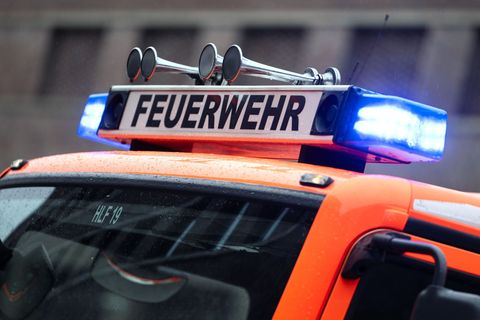 Bei einem Brand in einem Stuttgarter Mehrfamilienhaus waren mehr als 100 Einsatzkräfte im Einsatz. Nun ist ein mutmaßlicher Bran