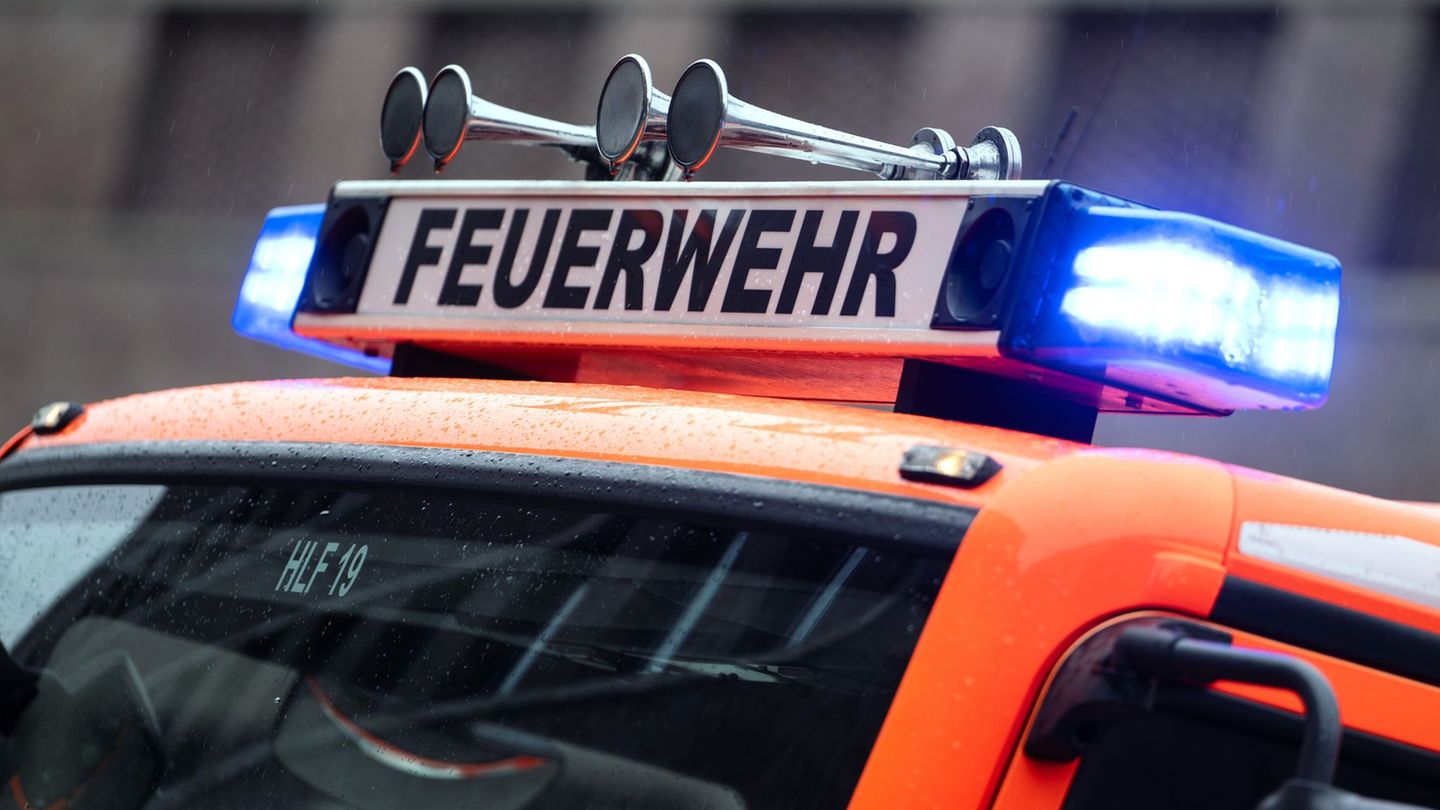 Bei einem Brand in einem Stuttgarter Mehrfamilienhaus waren mehr als 100 Einsatzkräfte im Einsatz. Nun ist ein mutmaßlicher Bran Bei einem Brand in einem Stuttgarter Mehrfamilienhaus waren mehr als 100 Einsatzkräfte im Einsatz. Nun ist ein mutmaßlicher Bran