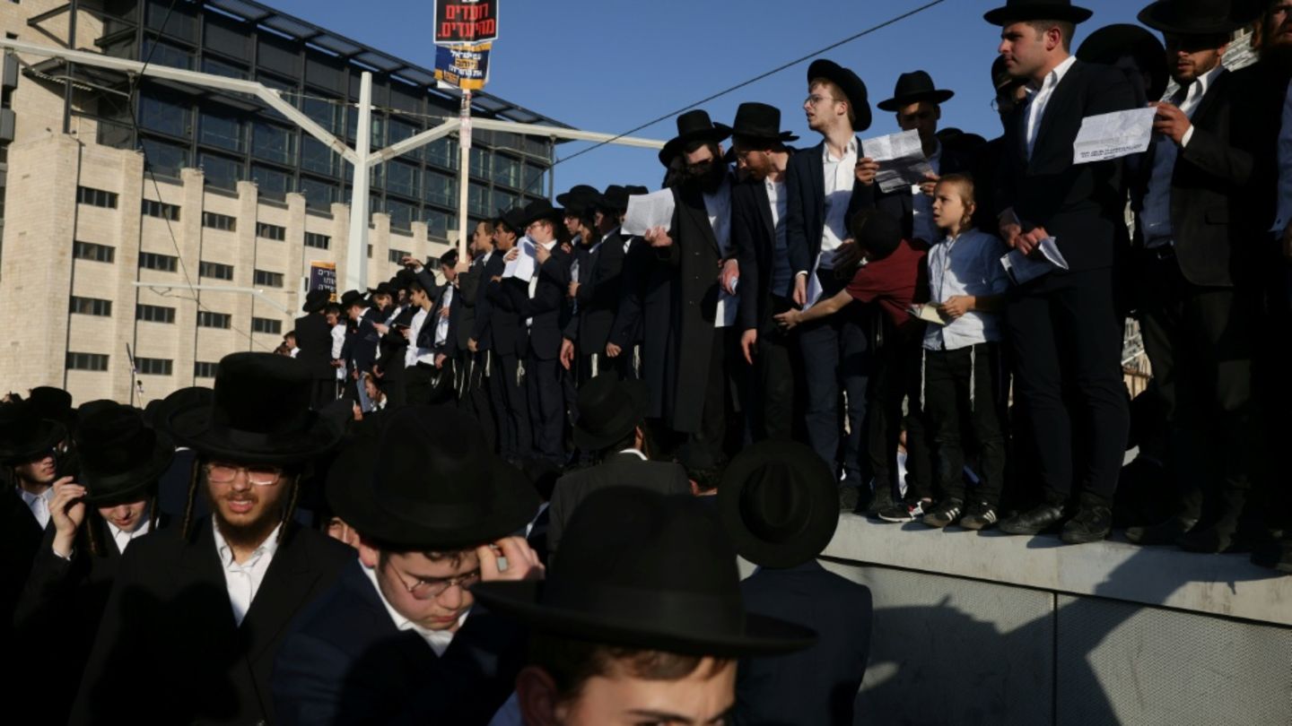 Protest gegen Wehrpflicht für strenggläubige Juden in Jerusalem Protest gegen Wehrpflicht für strenggläubige Juden in Jerusalem