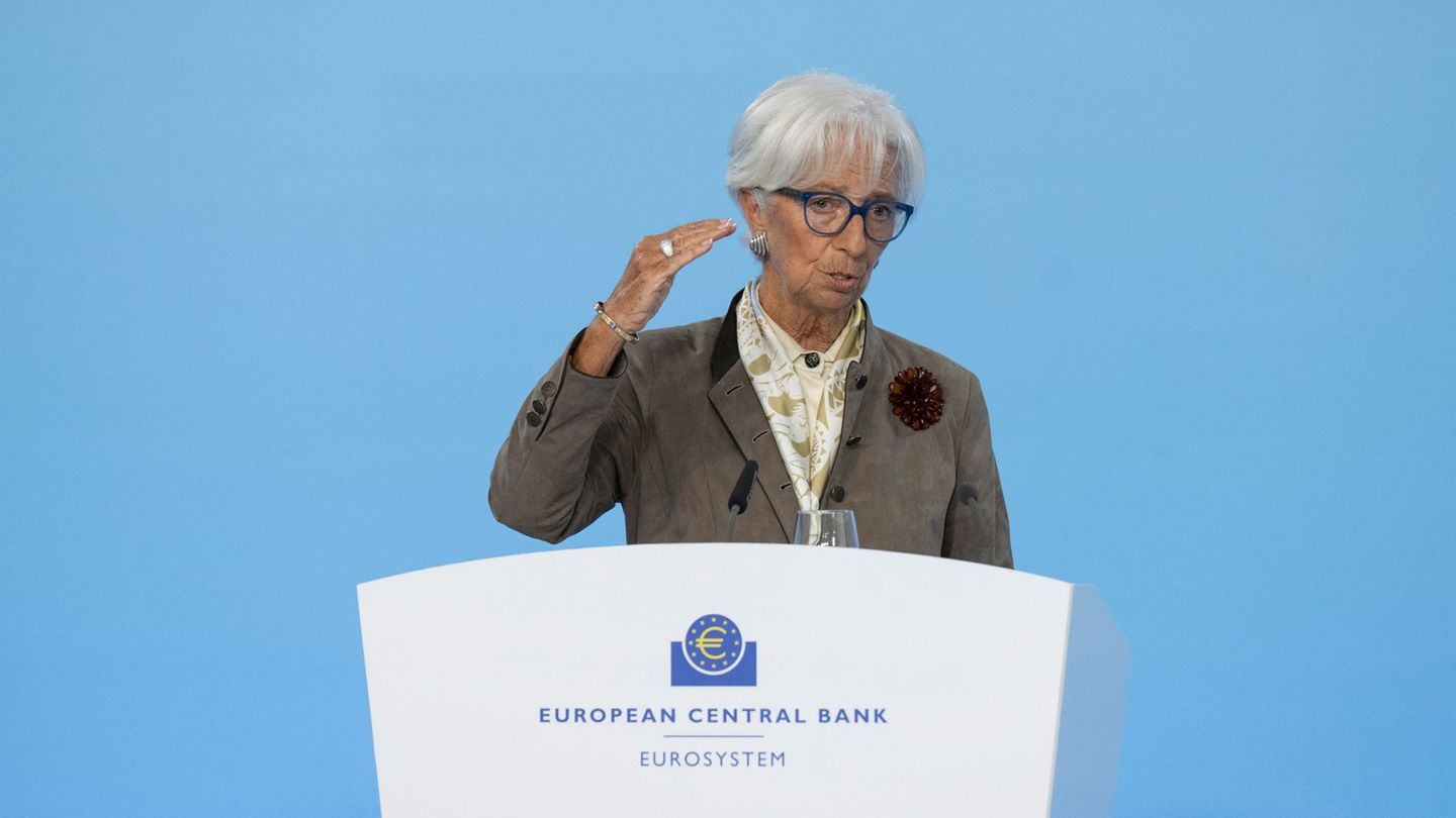 EZB-Präsidentin Lagarde hält sich in einer Welt voller Krisen alle Optionen offen. (Archivbild) Foto: Boris Roessler/dpa EZB-Präsidentin Lagarde hält sich in einer Welt voller Krisen alle Optionen offen. (Archivbild) Foto: Boris Roessler/dpa