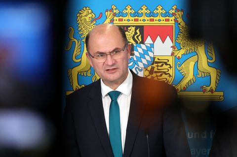 Finanzminister Albert Füracker muss als nächstes den bayerischen Doppelhaushalt für 2026 und 2027 aufstellen - ob das ohne neue