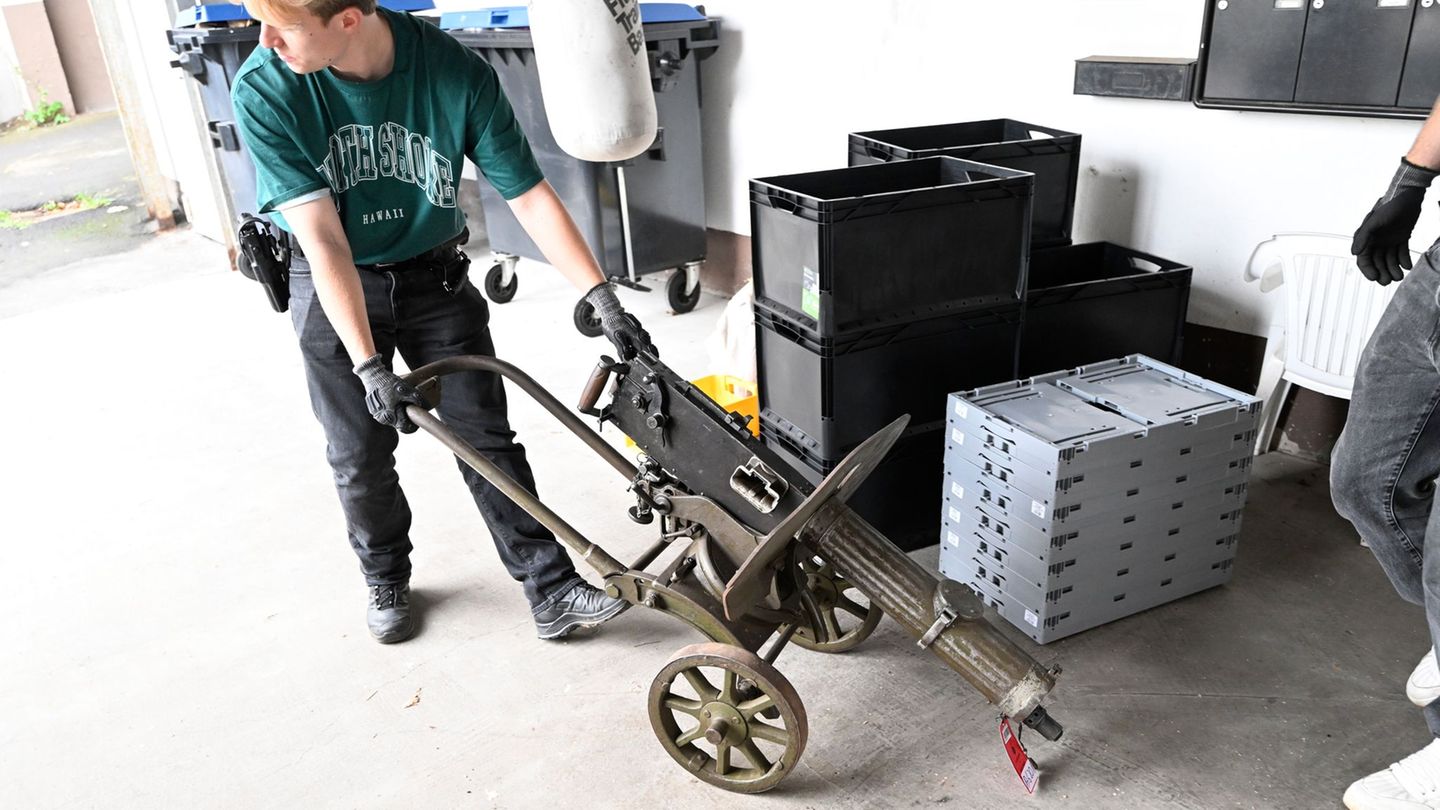 Organisierte Kriminalität: Waffenarsenal: rechtsextremistischer Hintergrund unklar