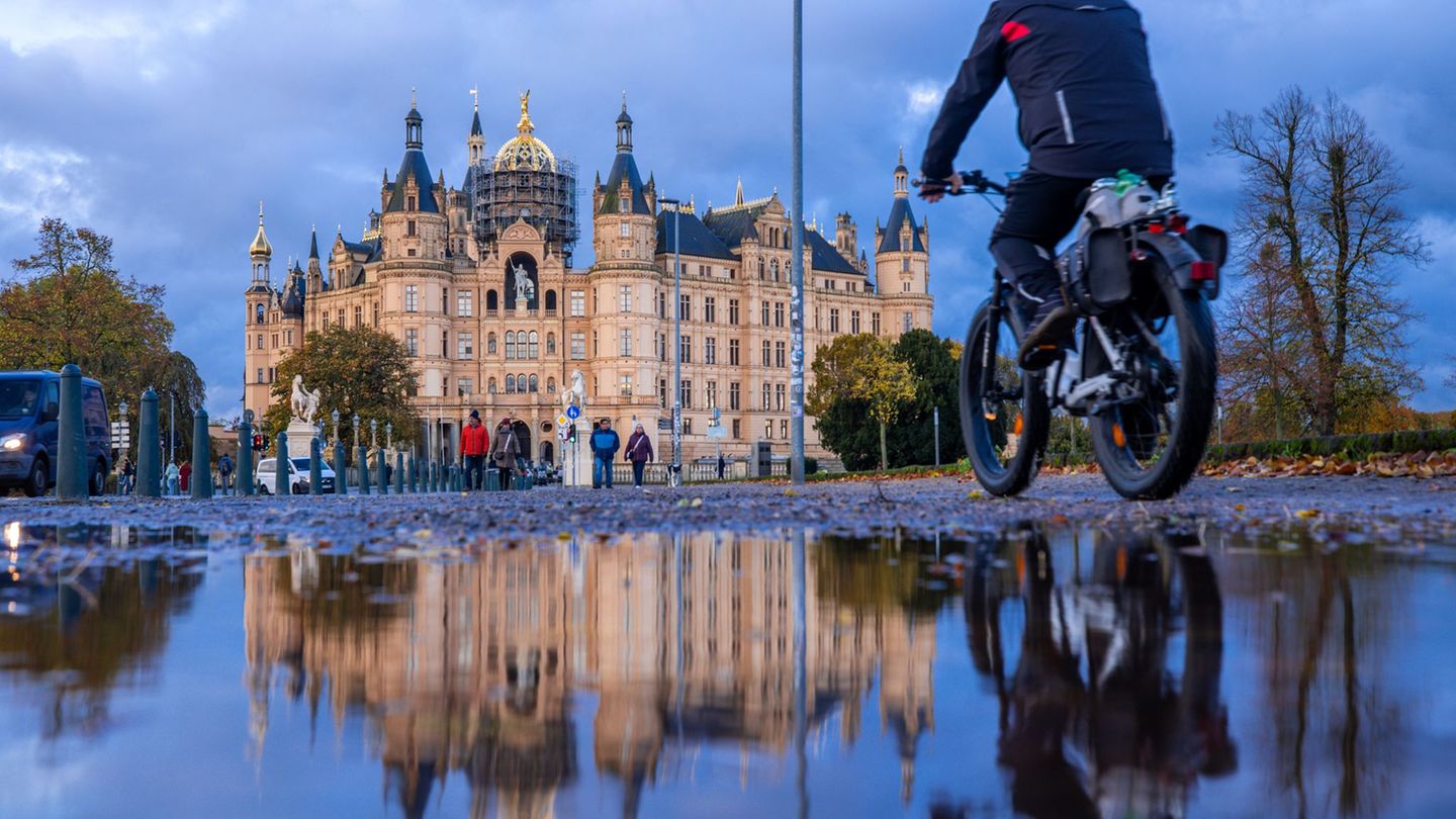 Frostige Nächte und verregnete Tage prägten im Oktober Mecklenburg-Vorpommern. (Archivbild) Foto: Jens Büttner/dpa Frostige Nächte und verregnete Tage prägten im Oktober Mecklenburg-Vorpommern. (Archivbild) Foto: Jens Büttner/dpa