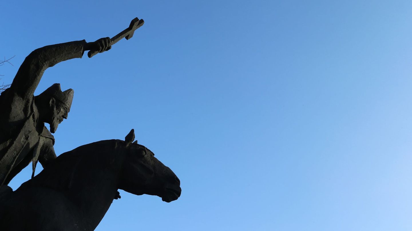 Aufarbeitung in der Kirche: Missbrauch: Strengere Regeln und Bitte um Verzeihung