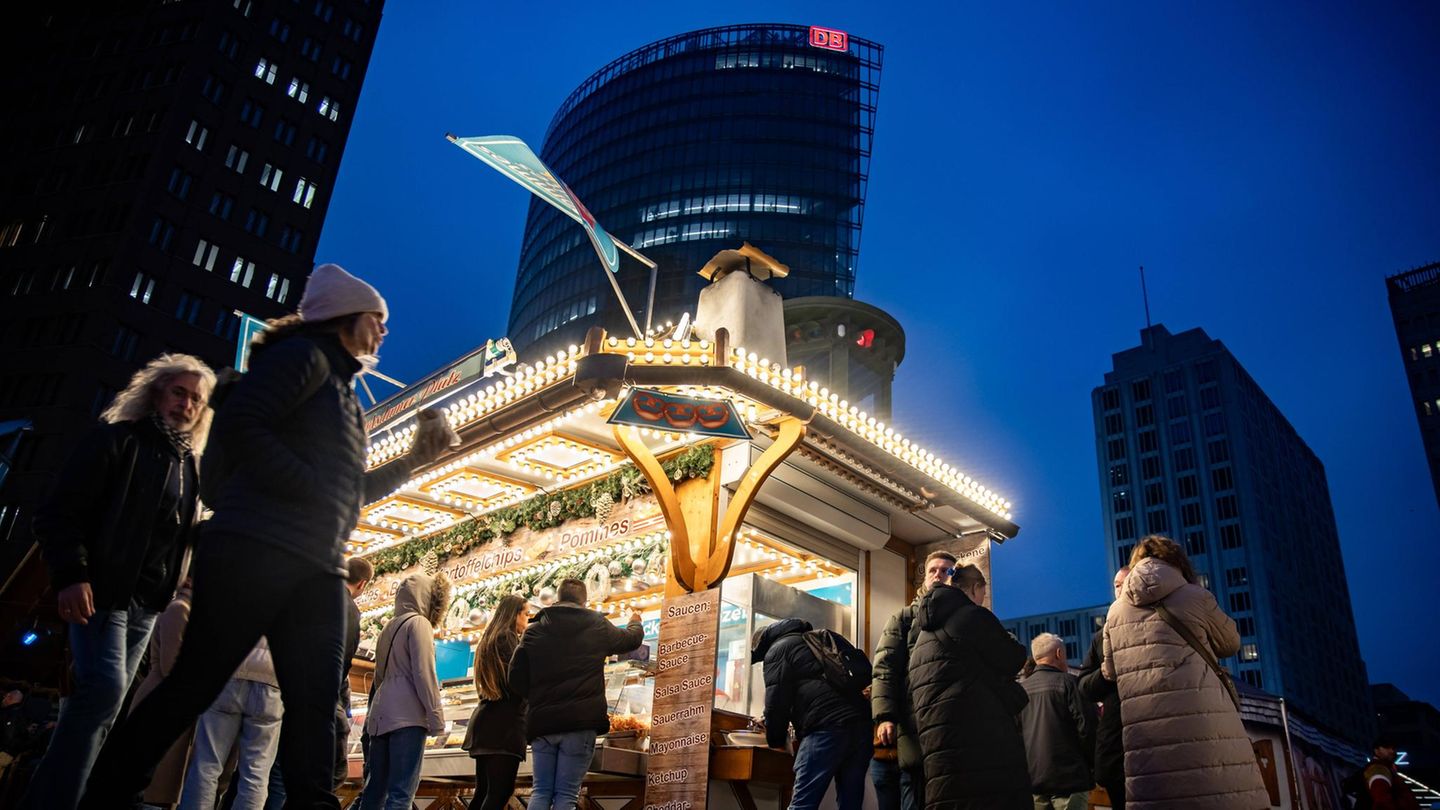 Seit dem 31. Oktober bis zum 31. Dezember. Öffnungszeiten: Täglich von 10 bis 22 Uhr.  Hier geht es zur Weihnachtsmarkt-Website