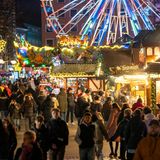 Vom 13. November bis zum 30. Dezember. Öffnungszeiten: Montag bis Donnerstag von 11 bis 21 Uhr,  Freitag und Samstag von 11 bis 22 Uhr, Sonntag von 13 bis 21 Uhr   Hier geht es zur Weihnachtsmarkt-Website