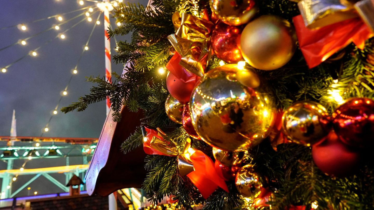 Vom 7. November bis 28. Dezember. Öffnungszeiten: Montag bis Donnerstag von 14 bis 22 Uhr, Freitag und Samstag von 14 bis 23 Uhr, Sonntag von 12 bis 21 Uhr.  Hier geht es zur Weihnachtsmarkt-Website