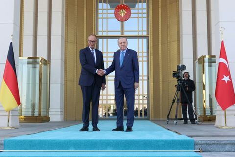 Merz (l.) und Erdogan in Ankara