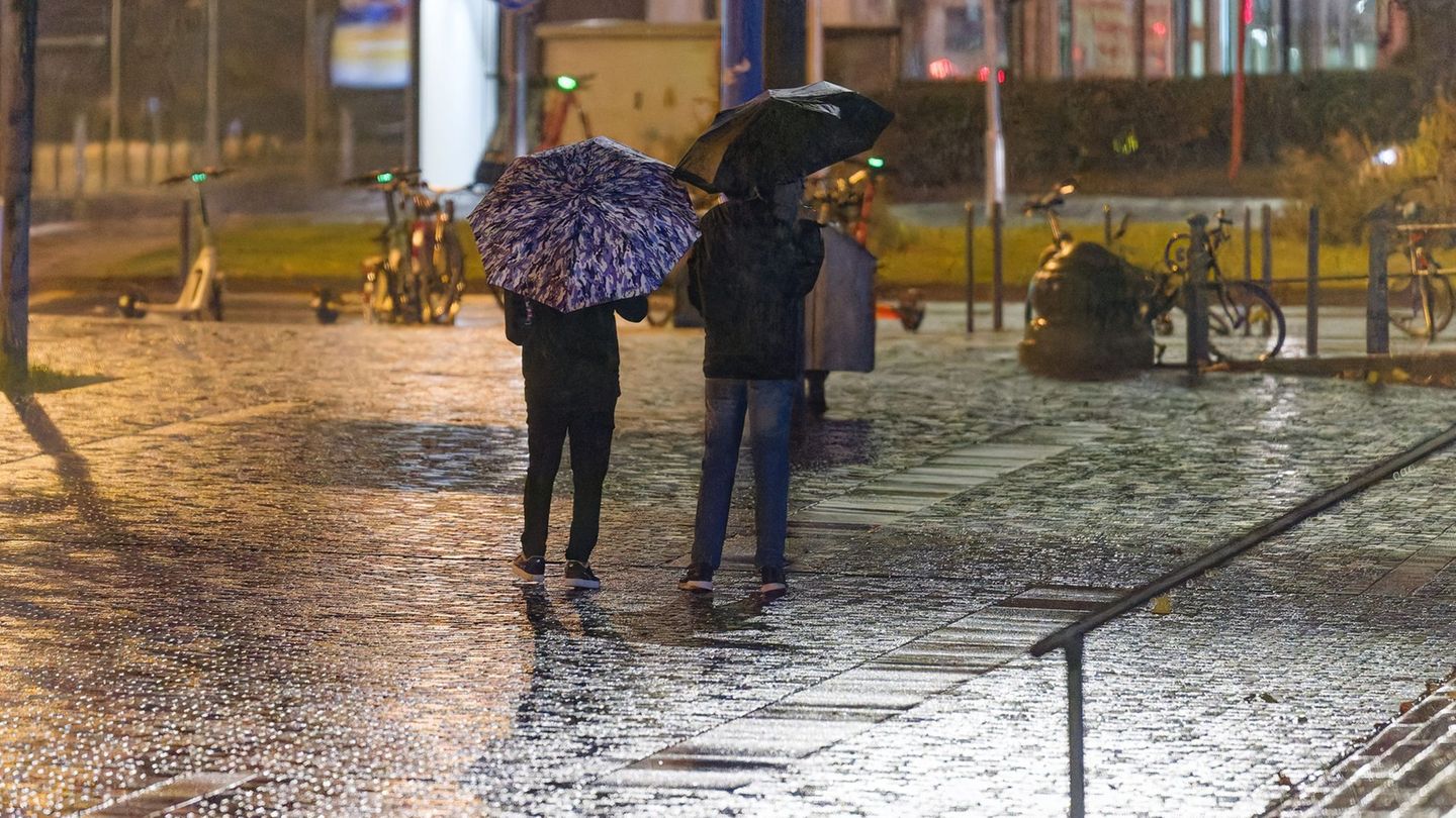 Der Oktober war in NRW nicht golden: Laut Deutschem Wetterdienst fiel mehr Regen als üblich und es gab zu wenige Sonnenstunden.  Der Oktober war in NRW nicht golden: Laut Deutschem Wetterdienst fiel mehr Regen als üblich und es gab zu wenige Sonnenstunden.