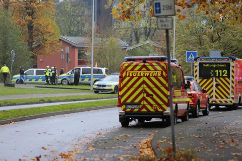 Bei einem Polizeieinsatz in Bielefeld mussten die Beamten einen Schuss abgeben, nachdem ein Tatverdächtiger mit einer Handgranat
