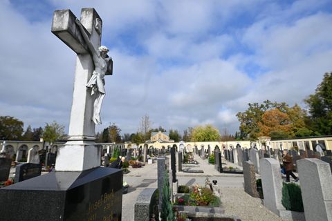 Allerheiligen gehört zu den stillen Feiertagen in Bayern - Partys und Tanzveranstaltungen sind verboten. (Symbolbild) Foto: Uwe