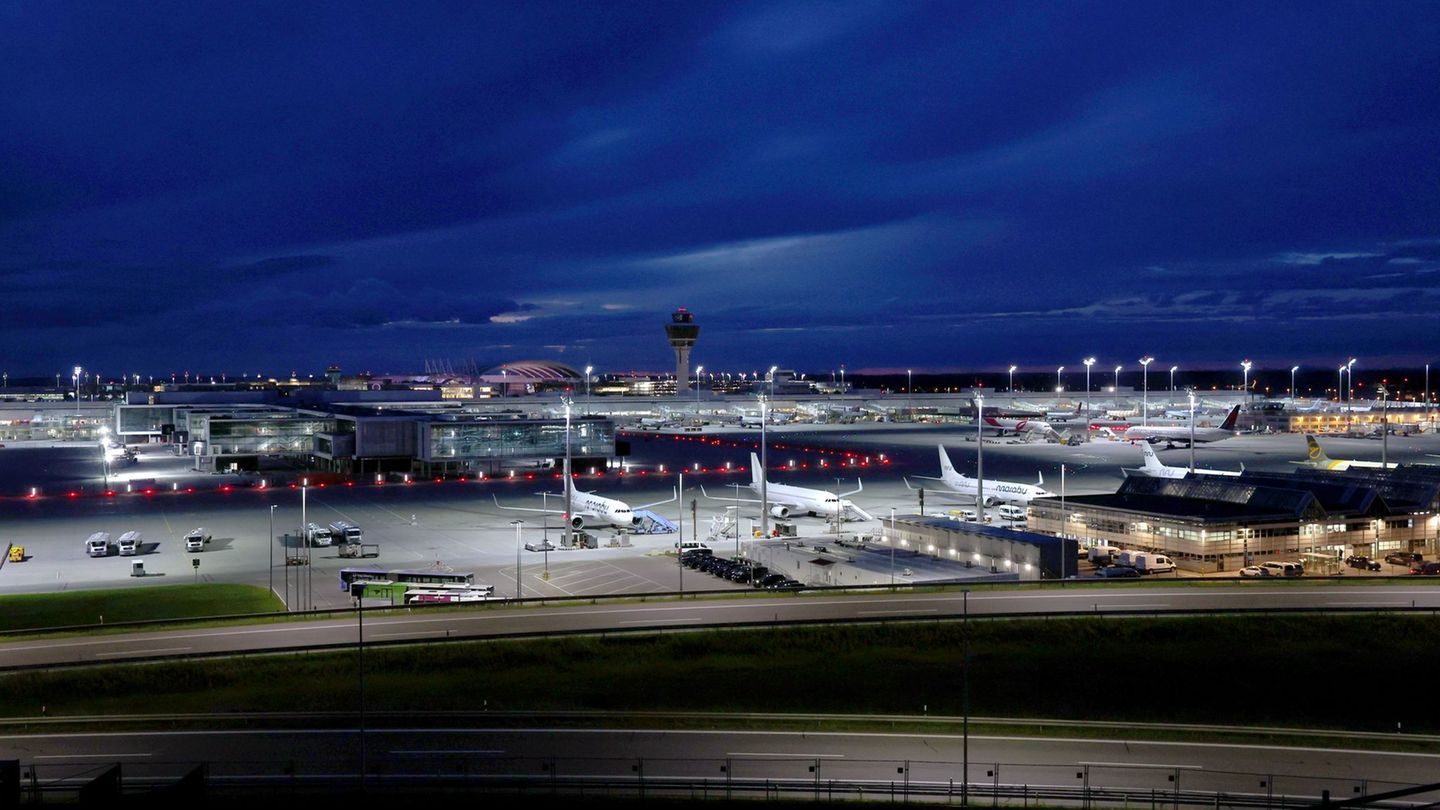Am Flughafen München erwarten die Verantwortlichen gleich zum Start in die Ferien viel Betrieb. (Archivbild) Foto: Karl-Josef Hi Am Flughafen München erwarten die Verantwortlichen gleich zum Start in die Ferien viel Betrieb. (Archivbild) Foto: Karl-Josef Hi