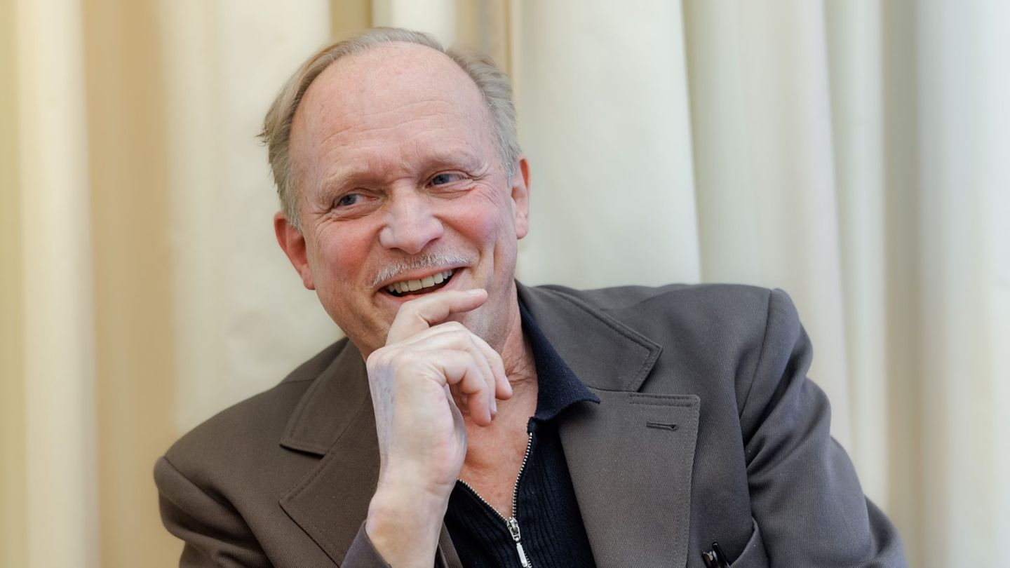 Ulrich Tukur hat nach eigenen Worten noch nie einen Unfall gebaut. (Archivbild) Foto: Markus Scholz/dpa Ulrich Tukur hat nach eigenen Worten noch nie einen Unfall gebaut. (Archivbild) Foto: Markus Scholz/dpa