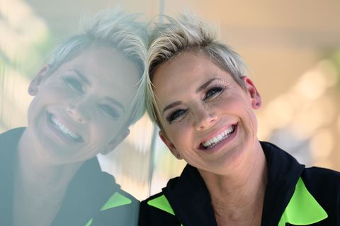 Moderatorin Inka Bause friert viel weniger, seit sie "Bauer sucht Frau" moderiert. (Archivfoto) Foto: Hendrik Schmidt/dpa