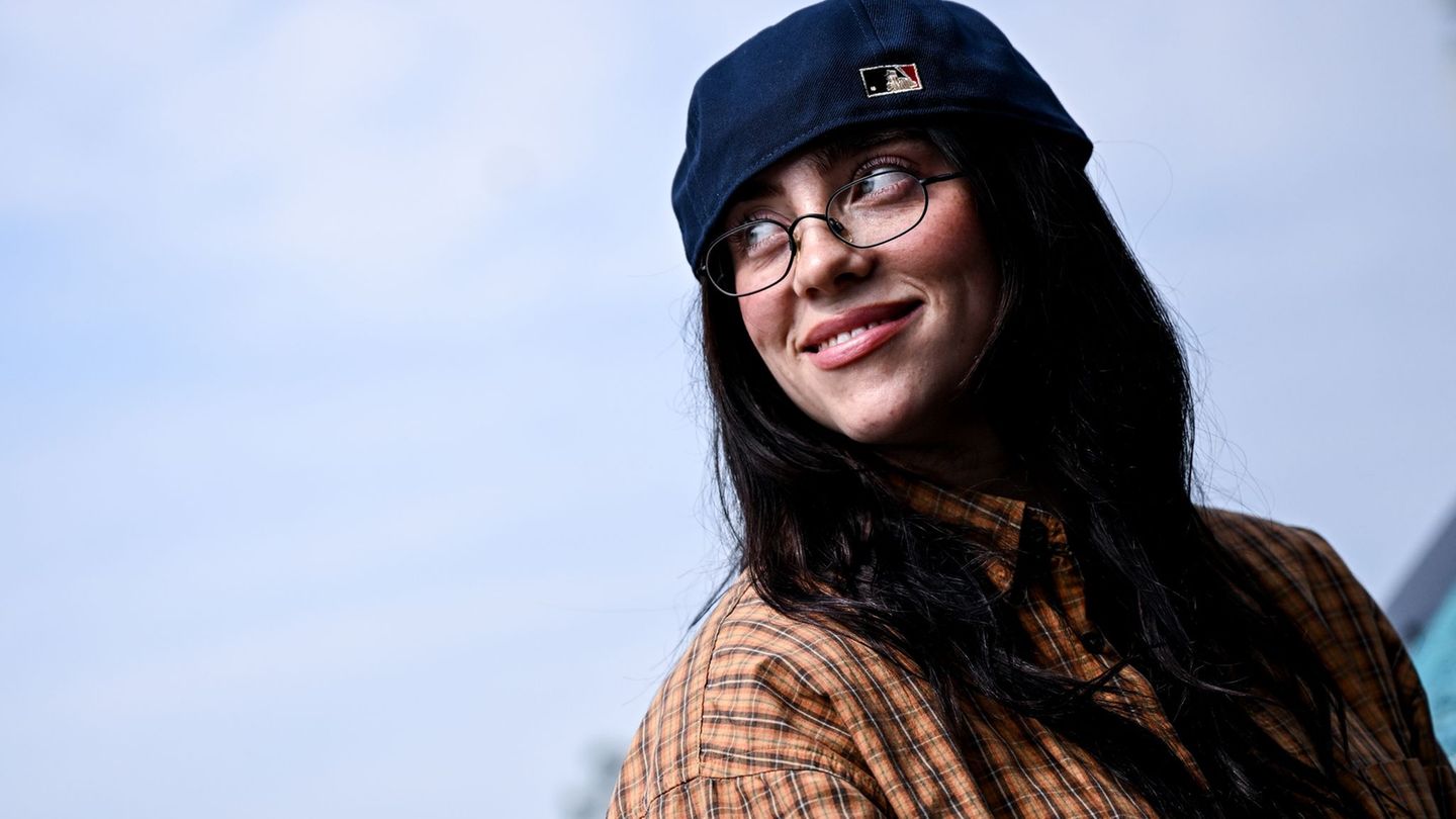 Popstar Billie Eilish will von den Einnahmen ihrer letzten Tour einen Betrag in Millionenhöhe spenden und hat Milliardäre zu meh Popstar Billie Eilish will von den Einnahmen ihrer letzten Tour einen Betrag in Millionenhöhe spenden und hat Milliardäre zu meh