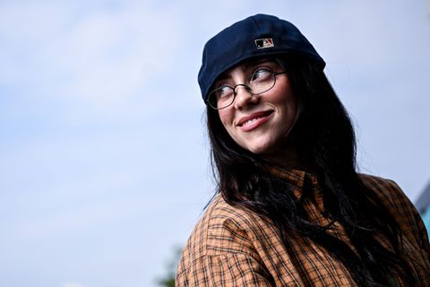 Popstar Billie Eilish will von den Einnahmen ihrer letzten Tour einen Betrag in Millionenhöhe spenden und hat Milliardäre zu meh