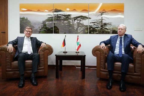 Außenminister Johann Wadephul (l, CDU) setzt seine Nahostreise im Libanon fort. In der Hauptstadt Beirut traf er seinen Amtskoll
