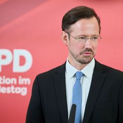 SPD-Fraktionsgeschäftsführer Wiese verweist darauf, dass sich die Koalition auf ein Gesamtrentenpaket verständigt hat. (Archivbi