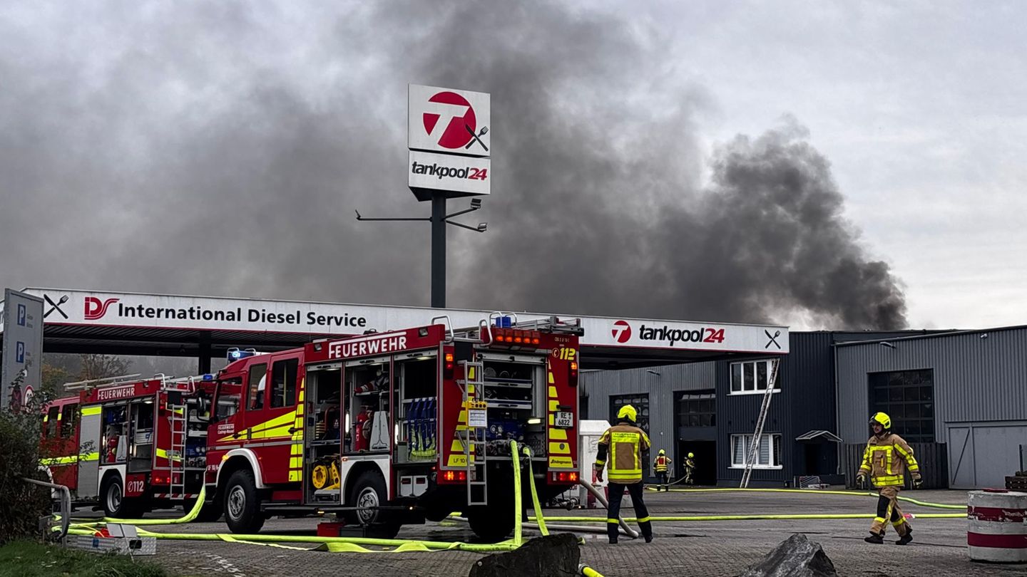 Brände: Arbeiten an Flüssiggas-Transporter führten zu Explosion