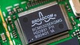 #7 Broadcom Der Halbleiterhersteller Broadcom hat ein stürmisches Wachstum hinter sich. Künstliche Intelligenz ist der Treiber dieser Entwicklung. Mit knapp 1,8 Billionen Dollar wird das Unternehmen mittlerweile an der Börse bewertet.